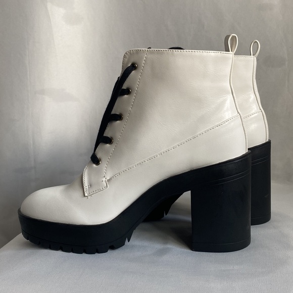 Forever 21 white boots - Picture 6 of 7